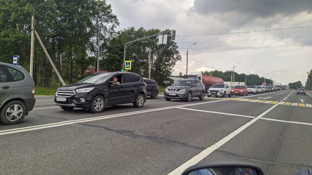 Костромичи встали в многокилометровую пробку на ярославской трассе