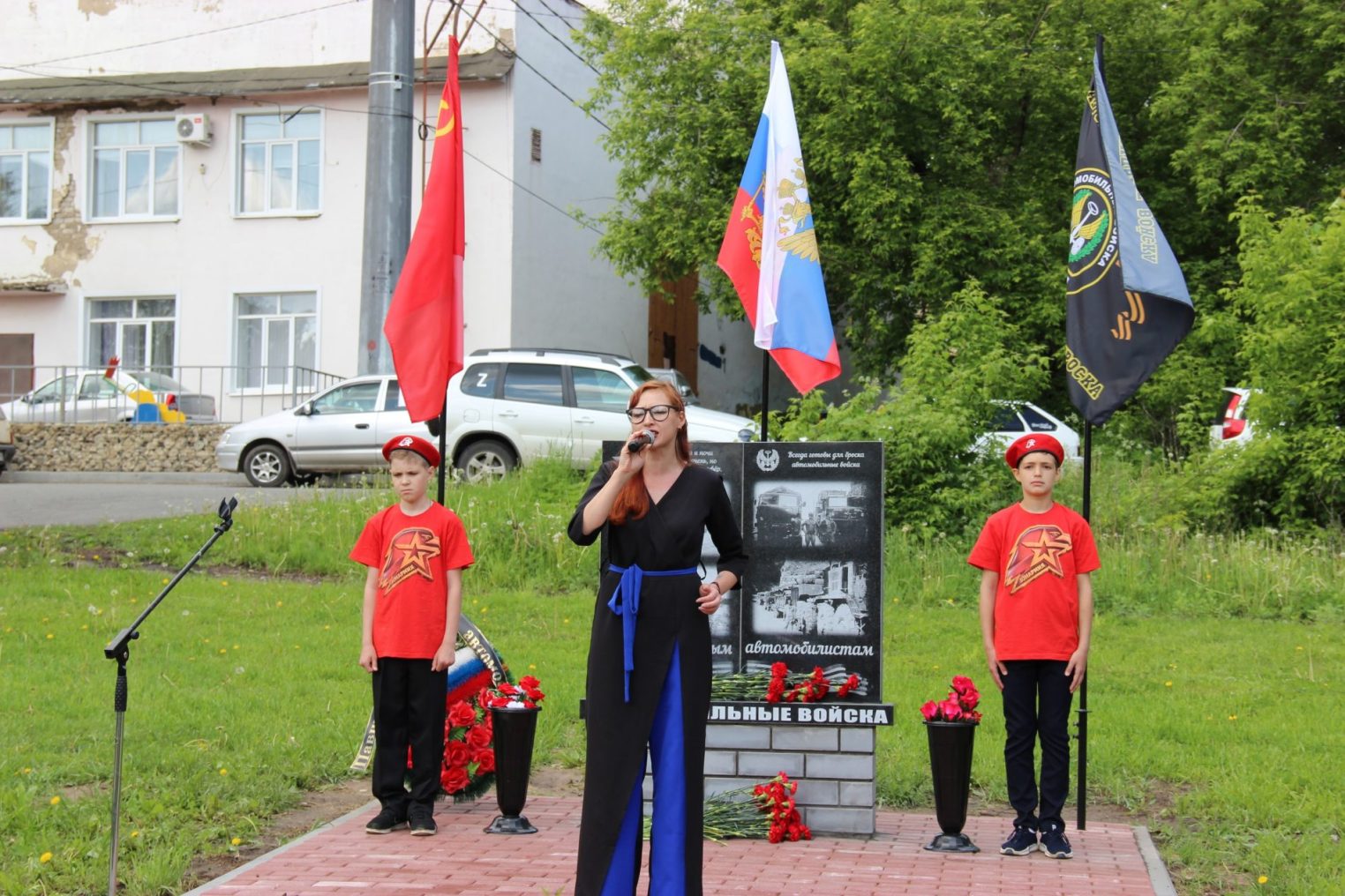 Памятник воинам- автомобилистам торжественно открыли в костромском райцентре