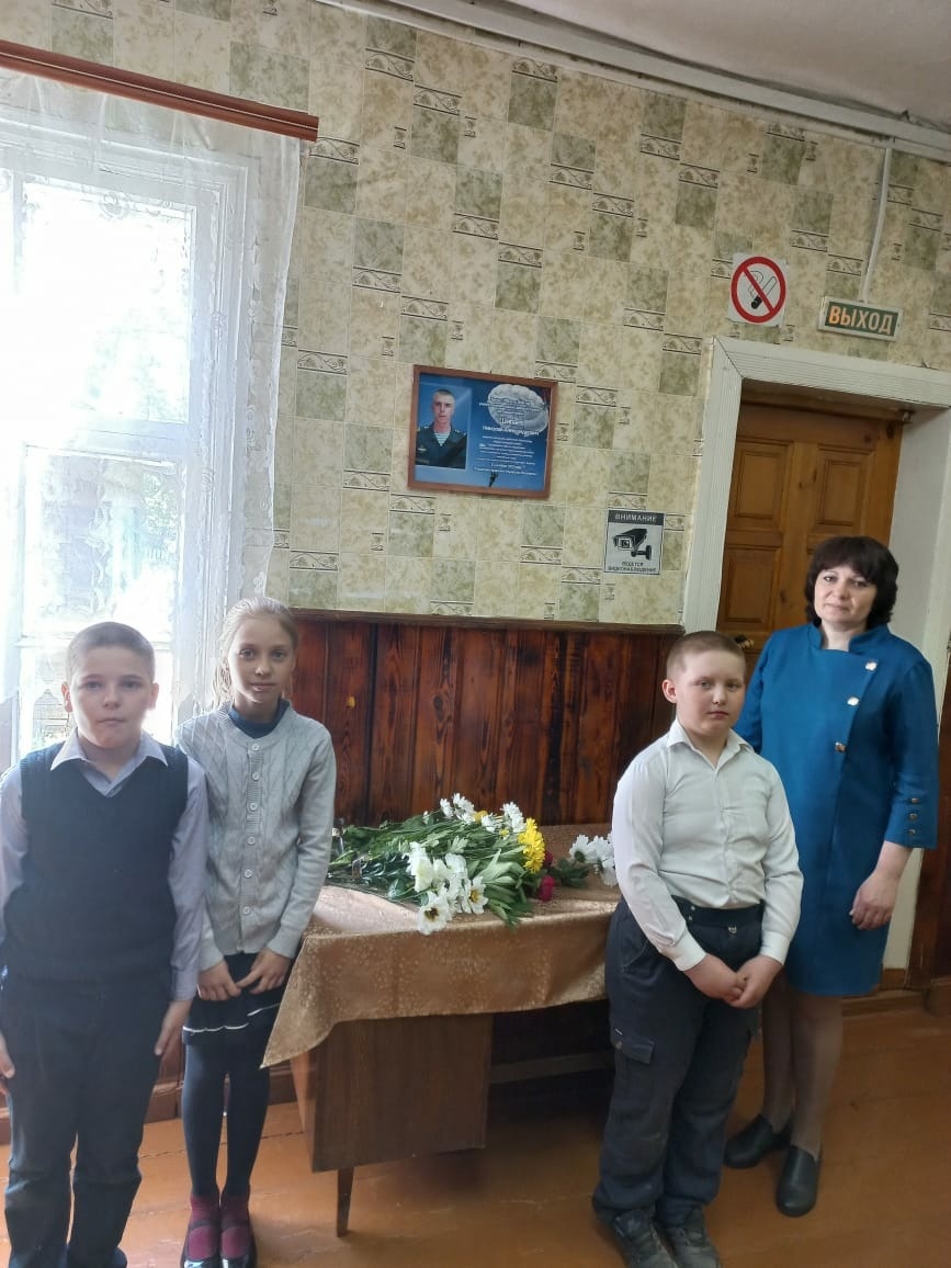 Еще в одной школе Костромской области увековечили память героя