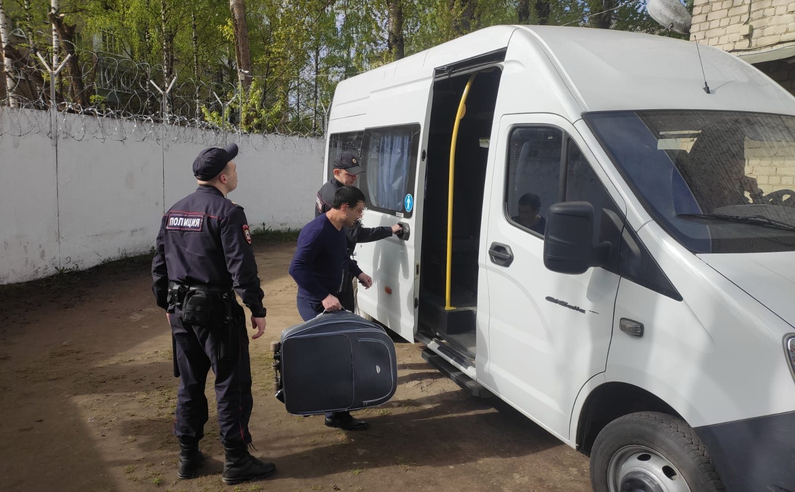 Нежелательные гости: из Костромы депортировали двух иностранцев