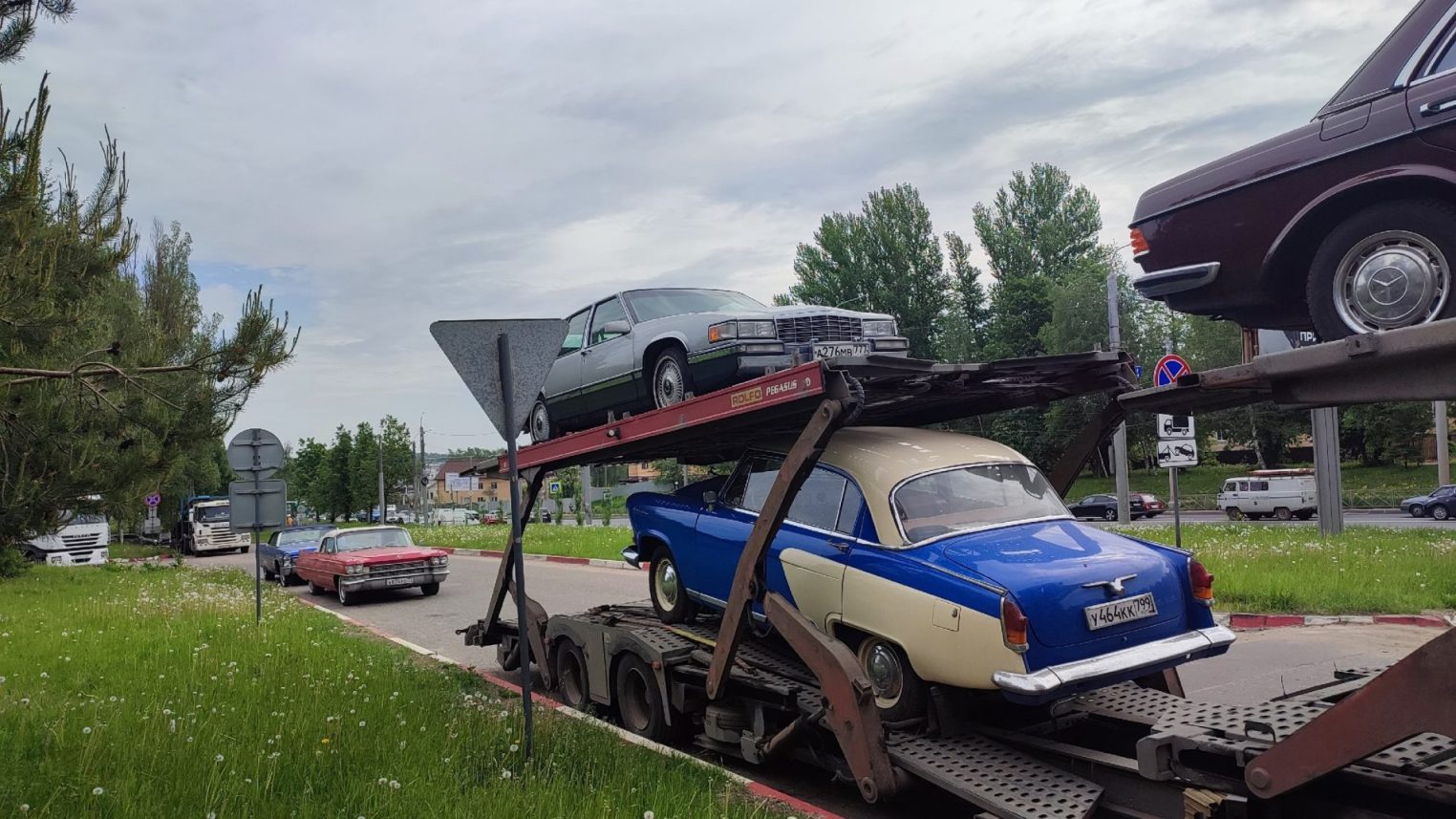 В Костроме заметили стильные ретро автомобили
