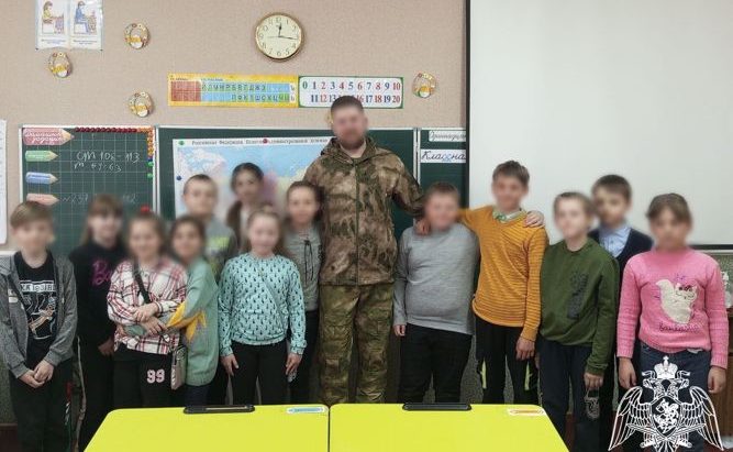 Костромской военнослужащий встретился со школьниками Донбасса