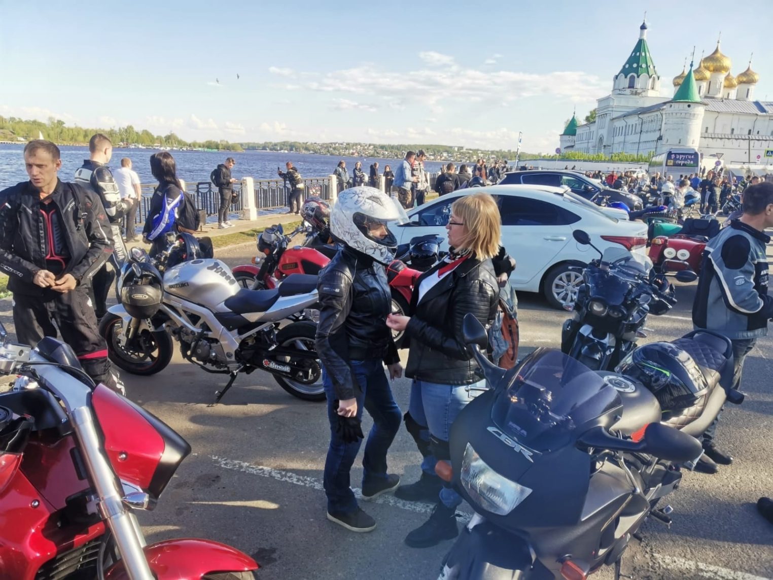 Колонна байкеров проехала по Костроме в честь открытия мотосезона-2023