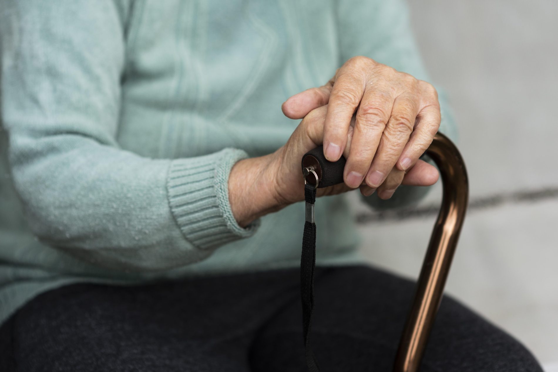 91-летнюю костромичку хотели оставить в непригодной квартире