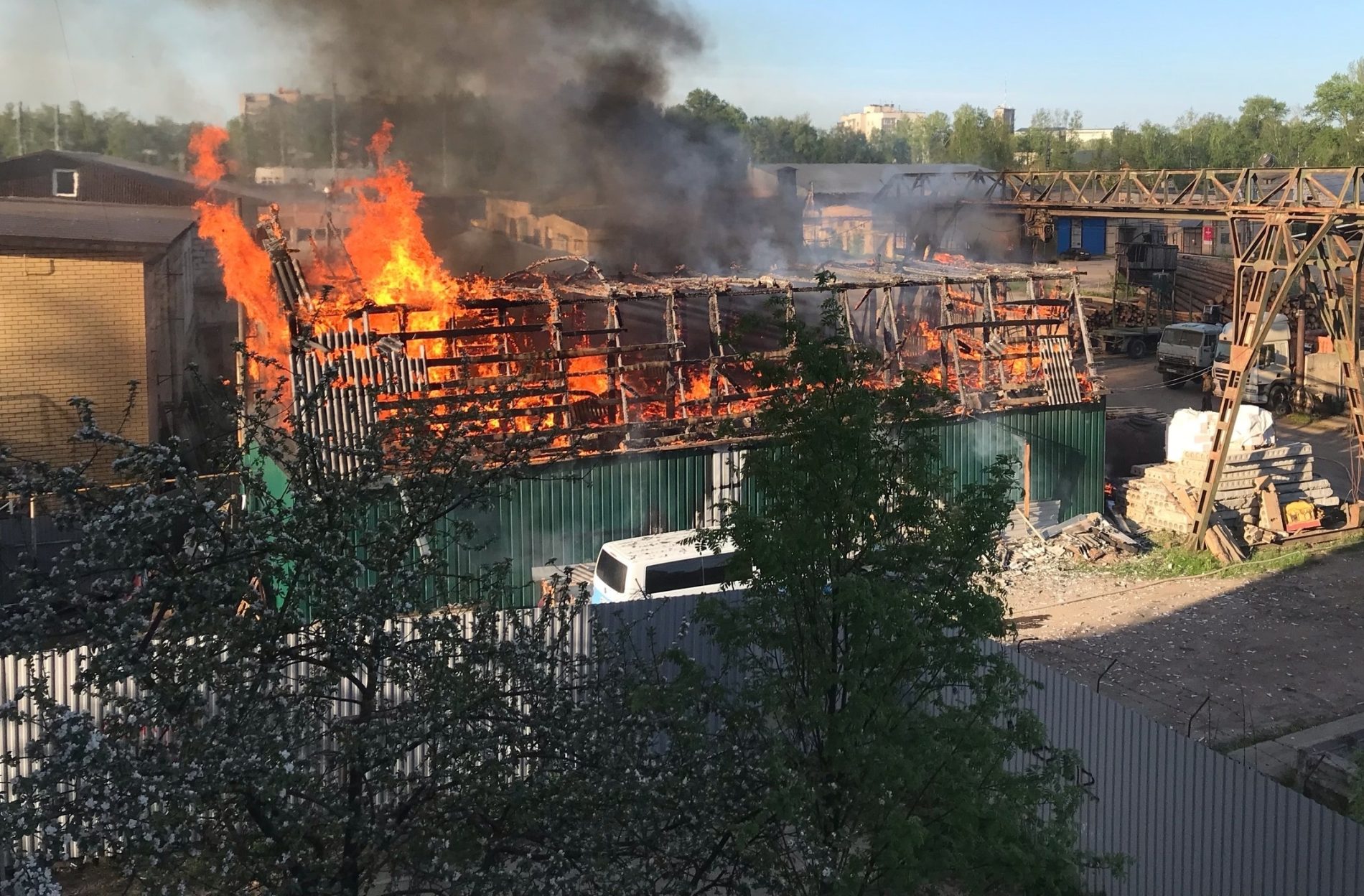 В Костроме произошёл крупный пожар на пилораме