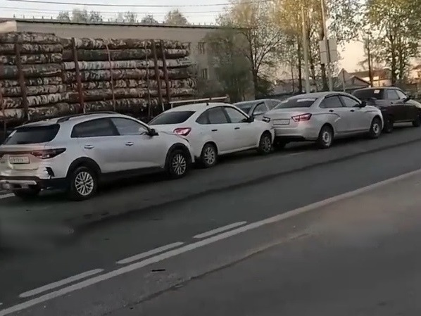 Под Костромой столкнулись сразу пять автомобилей