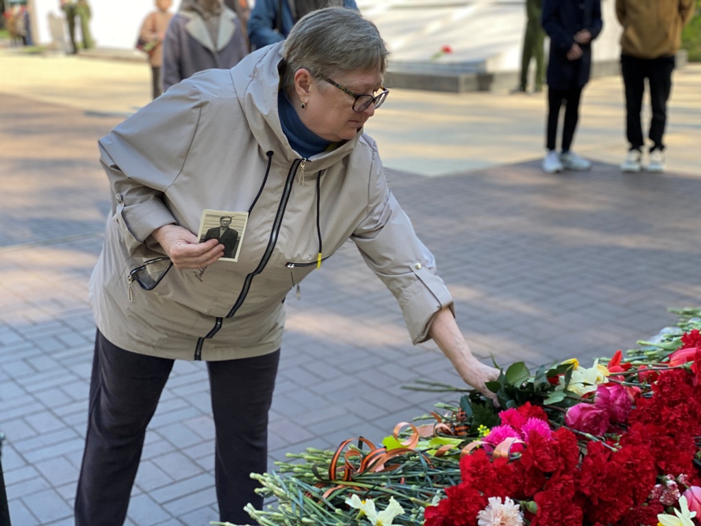 Костромичи 9 мая возложили цветы к Вечному огню