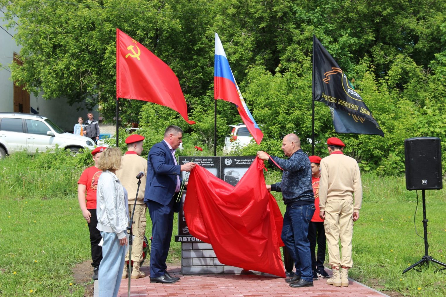 Памятник воинам- автомобилистам торжественно открыли в костромском райцентре