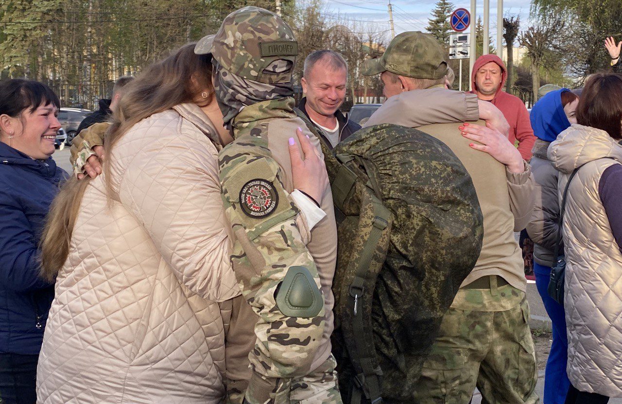 Очередная группа военнослужащих приехала в отпуск в Костромскую область