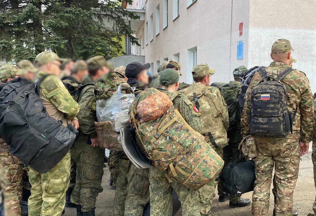 Очередная группа военнослужащих приехала в отпуск в Костромскую область