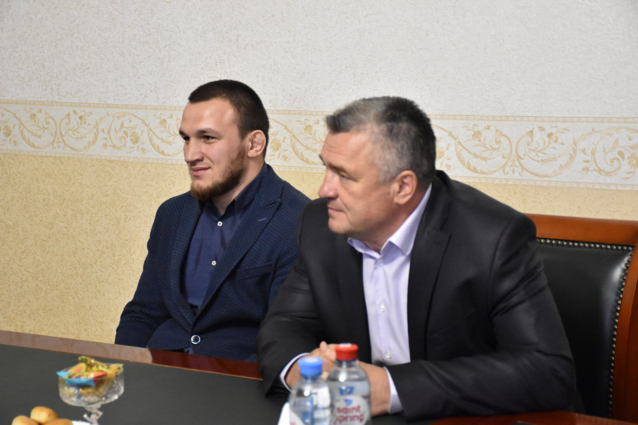 Костромского самбиста, чемпиона Европы, наградили почетной грамотой