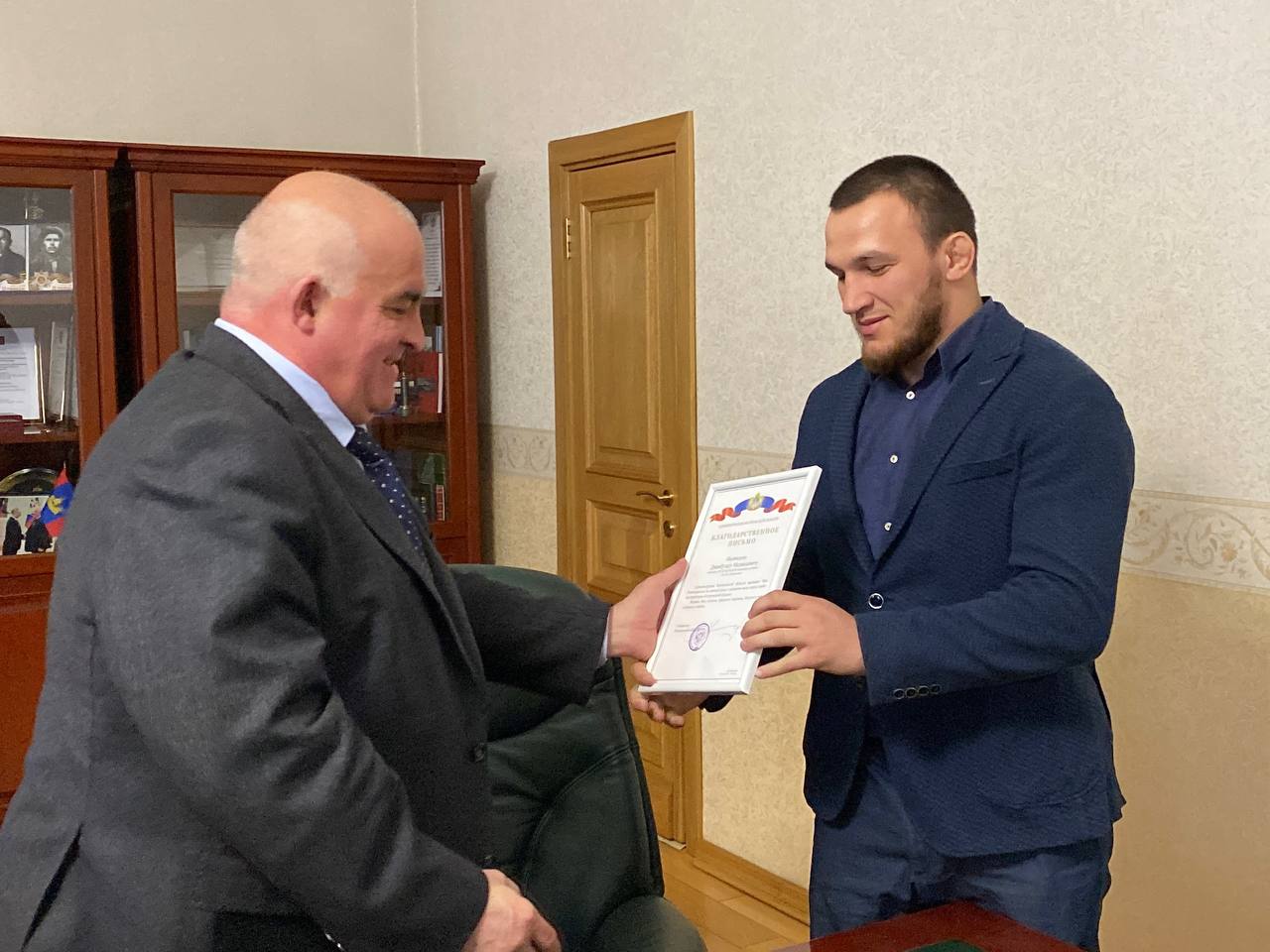 Костромского самбиста, чемпиона Европы, наградили почетной грамотой