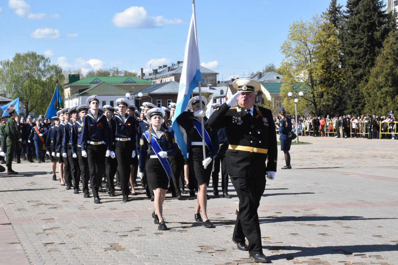 В Костроме прошел военный парад в честь Дня Победы 9 мая