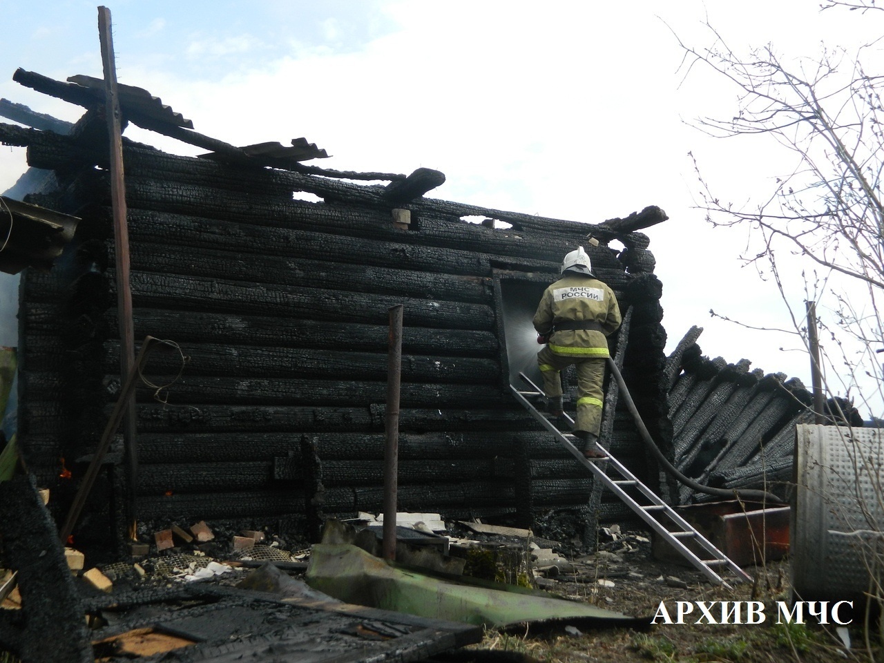 Частный магазин сгорел под утро в Костромской области