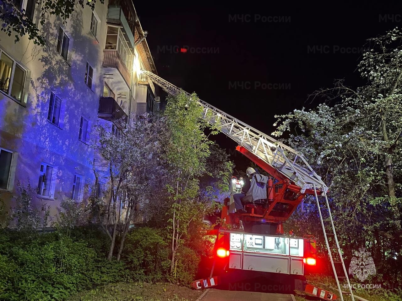 Ночью в Костроме из-за пожара в многоэтажке эвакуировали 23 человека
