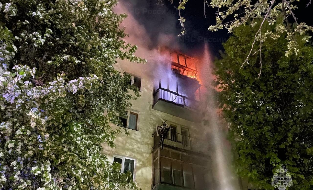Ночью в Костроме из-за пожара в многоэтажке эвакуировали 23 человека