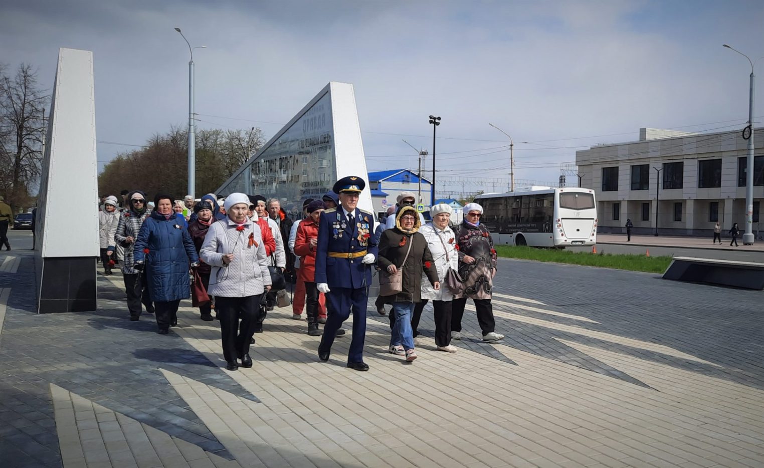 В честь героев Великой Отечественной в Костроме возложили цветы к памятникам