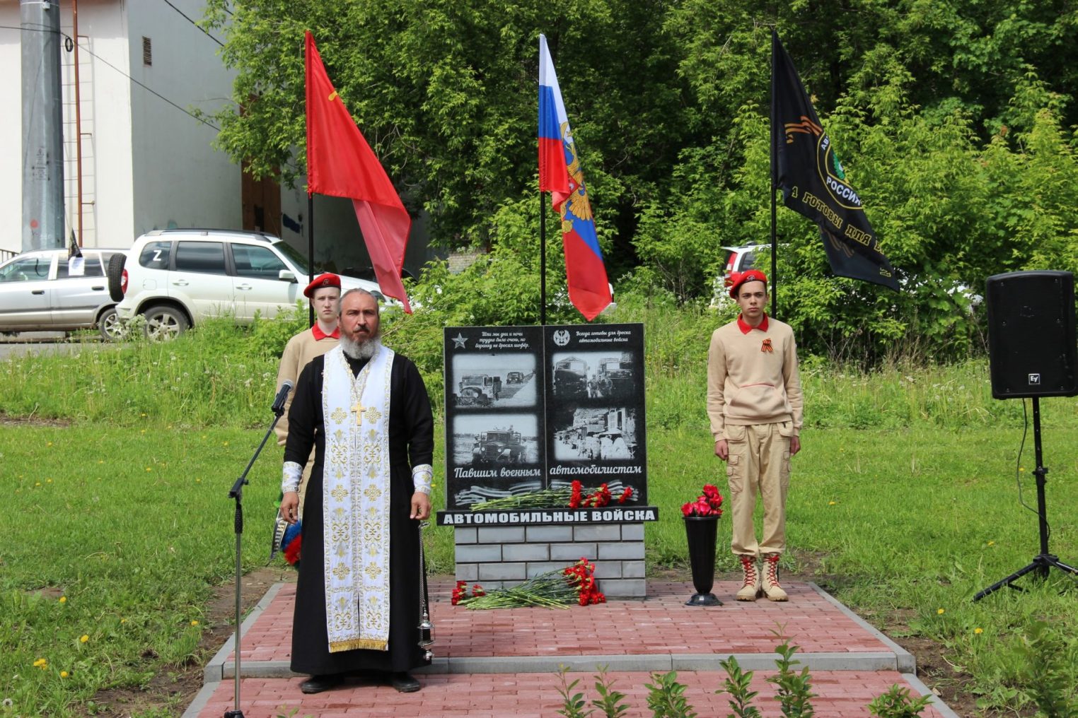 Памятник воинам- автомобилистам торжественно открыли в костромском райцентре