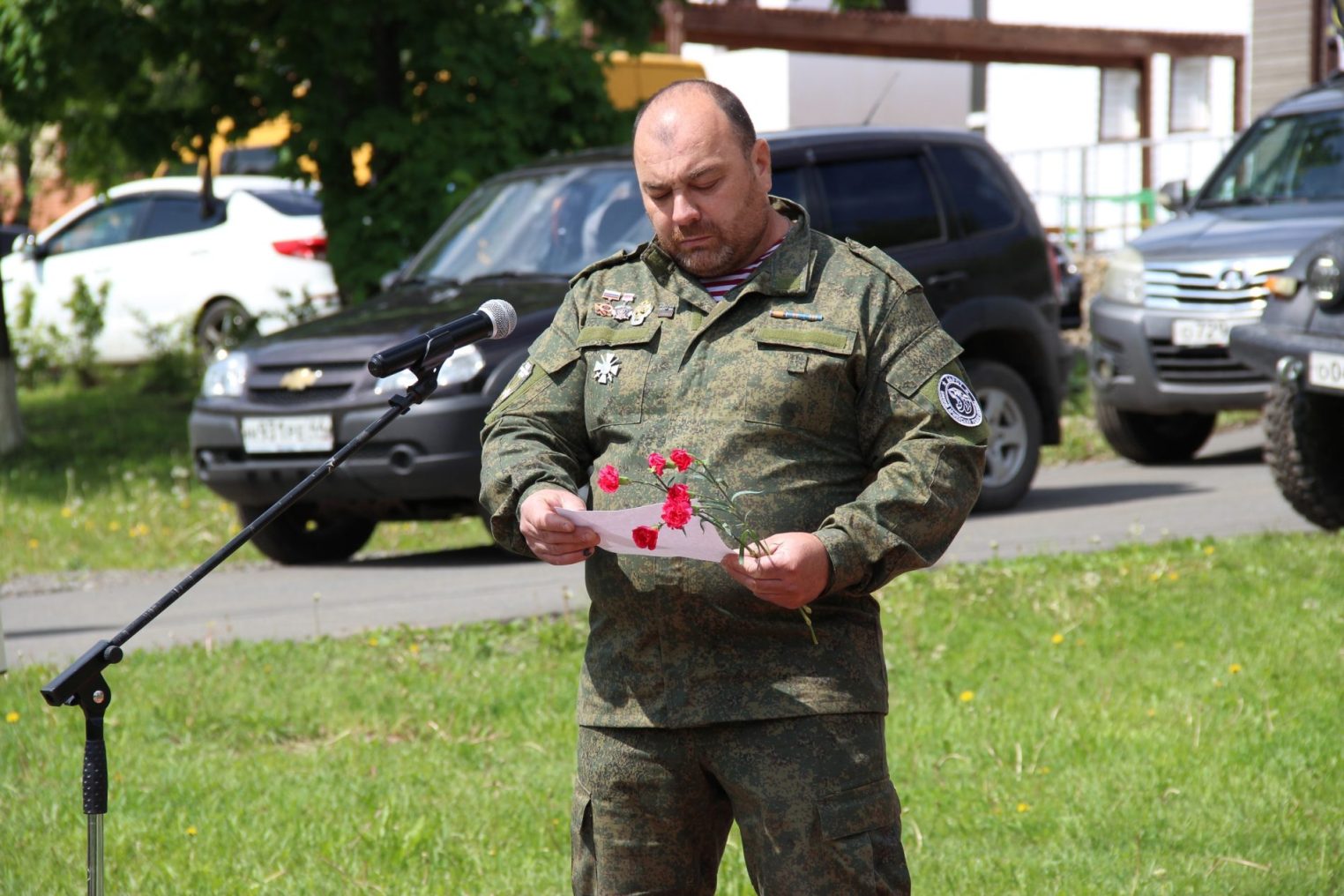 Памятник воинам- автомобилистам торжественно открыли в костромском райцентре
