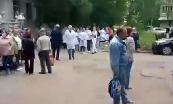 В костромской поликлинике эвакуируют людей