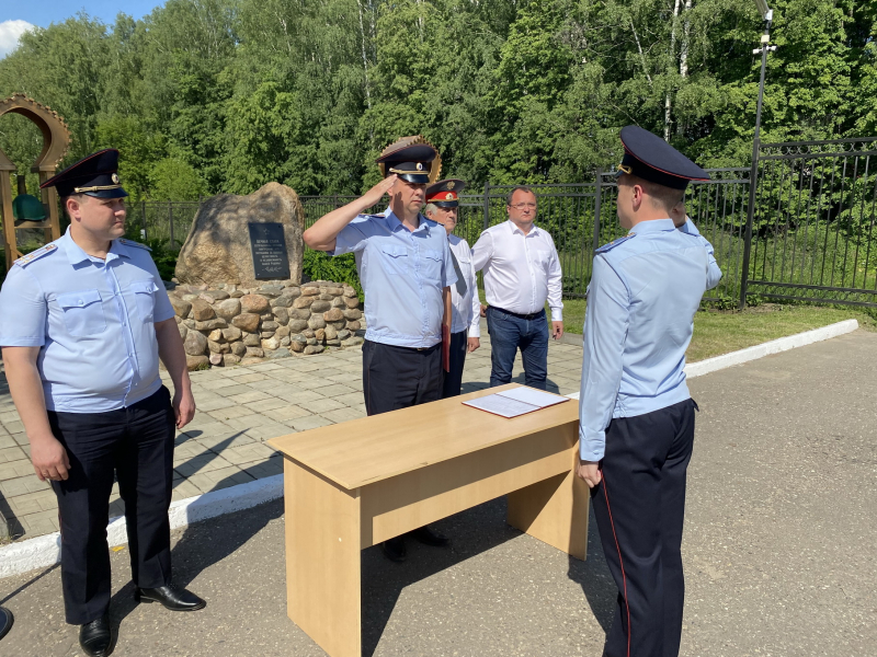 Костромские полицейские торжественно вступают в ряды УВД