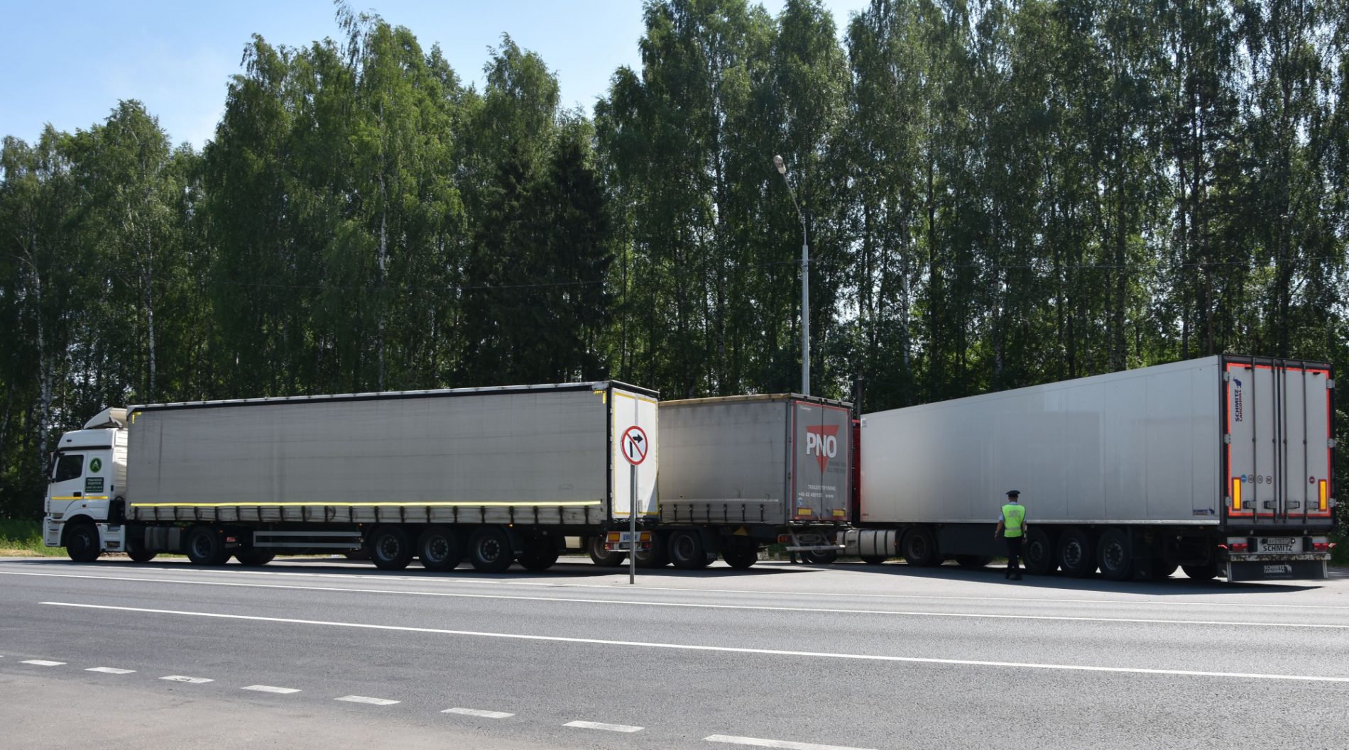 В Костроме установят ограничения для большегрузов при жаре