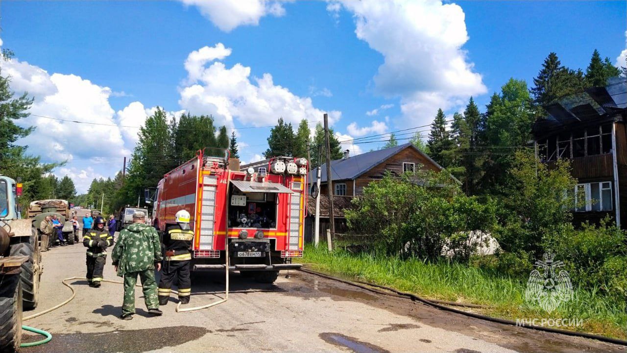 В Костромской области горит 12-квартирный дом | K1NEWS Кострома