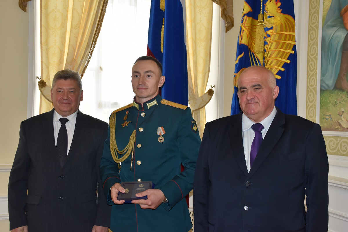 Владимир Путин наградил медалями костромичей