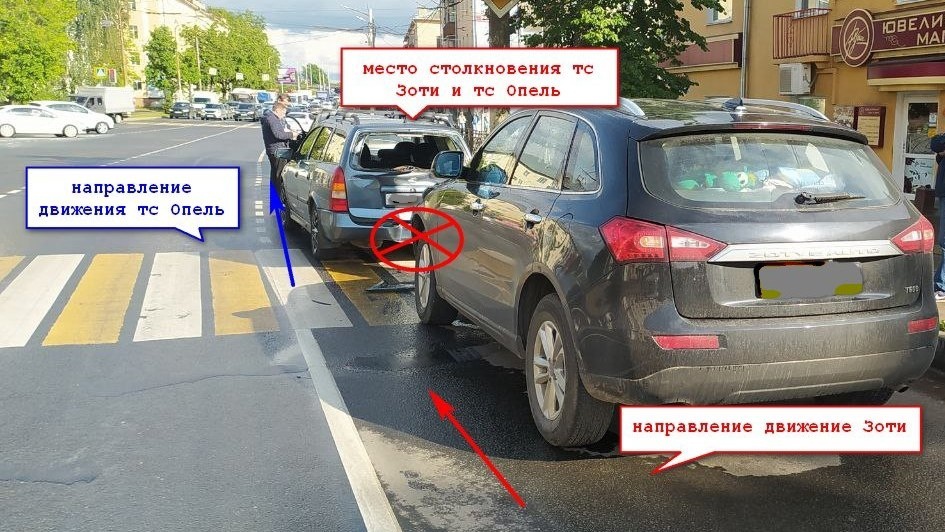 Две иномарки столкнулись в Костроме на перекрёстке