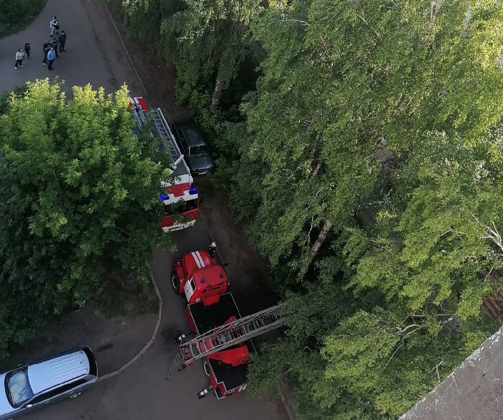 10 человек эвакуировали при пожаре в Костроме