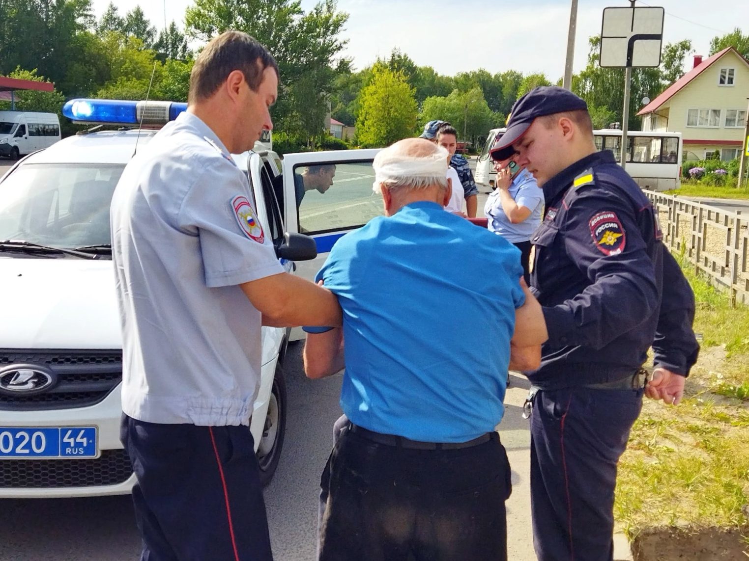 Пожилого ивановца спасли полицейские из Костромы
