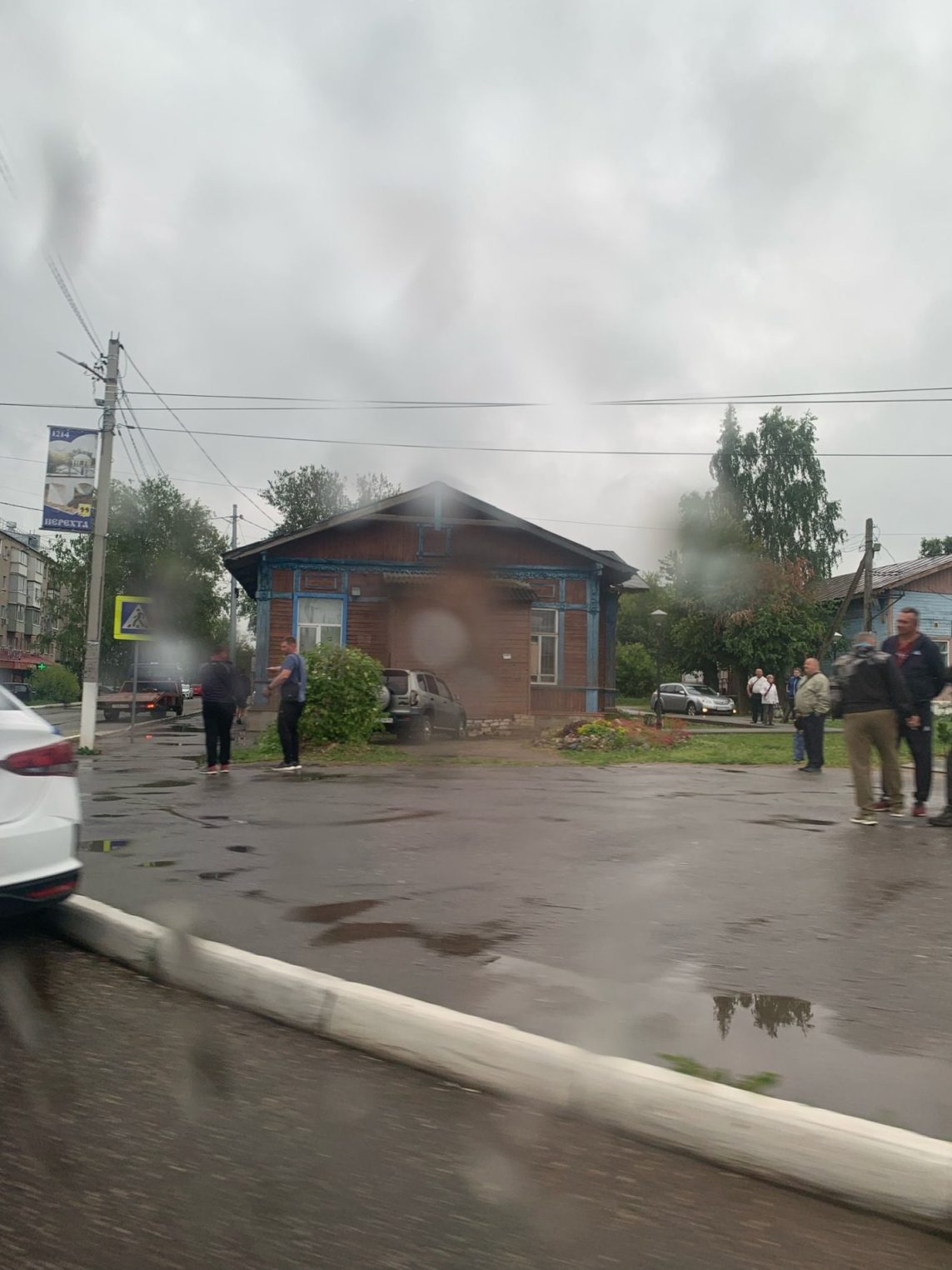 Подробности ДТП: пьяный водитель вдавил костромичку в стену