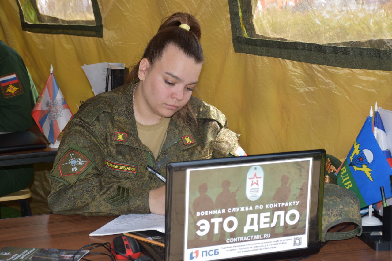 Во время празднования Дня России более 10 костромичей подписали контракт на военную службу