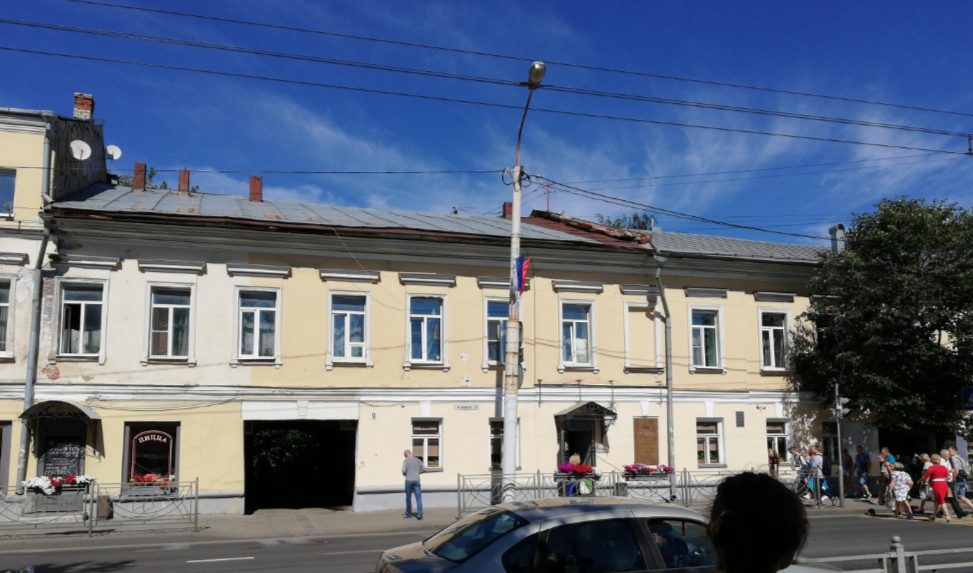 Историческое здание в Костроме постоянно протекает