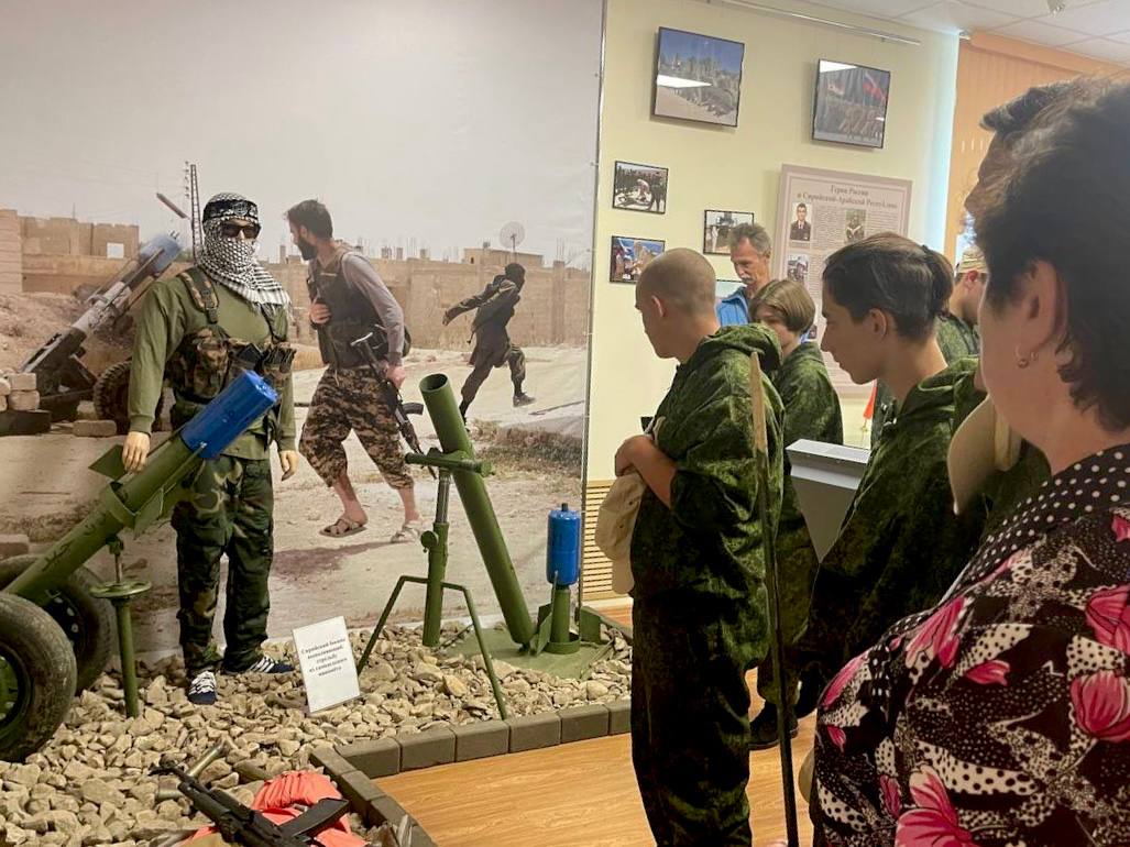 Ребятам из Донбасса показали жизнь костромских курсантов