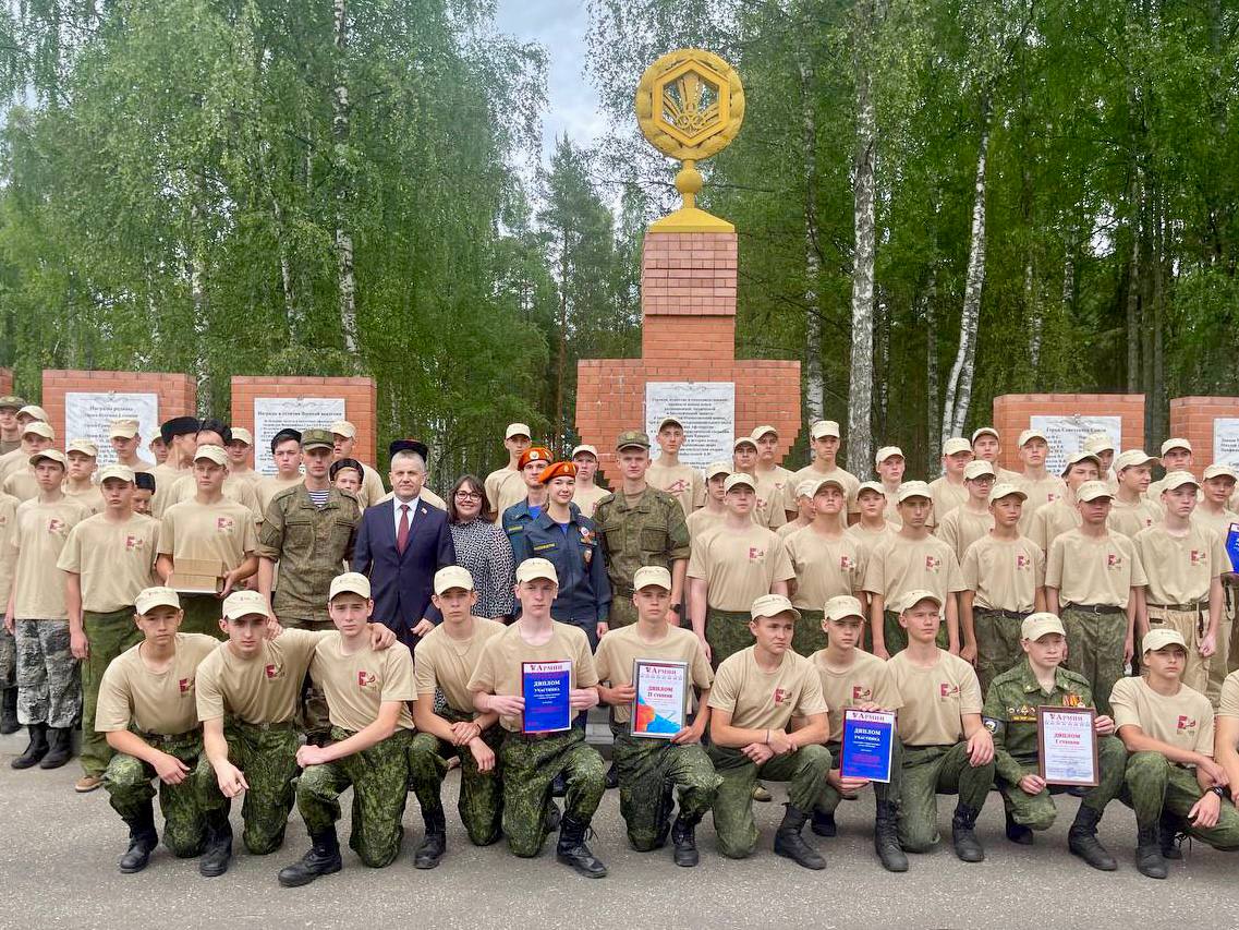 Ребятам из Донбасса показали жизнь костромских курсантов