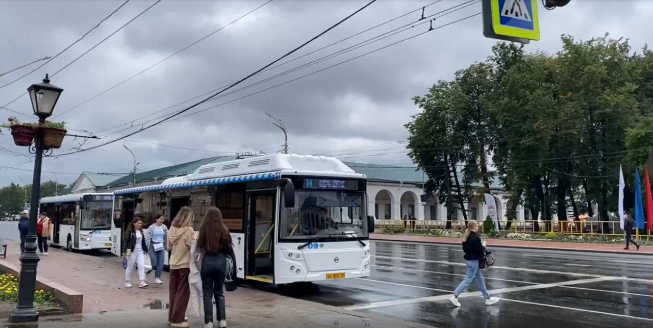 С новыми автобусами в едином стиле Кострома становится привлекательнее для  туристов | K1NEWS Кострома