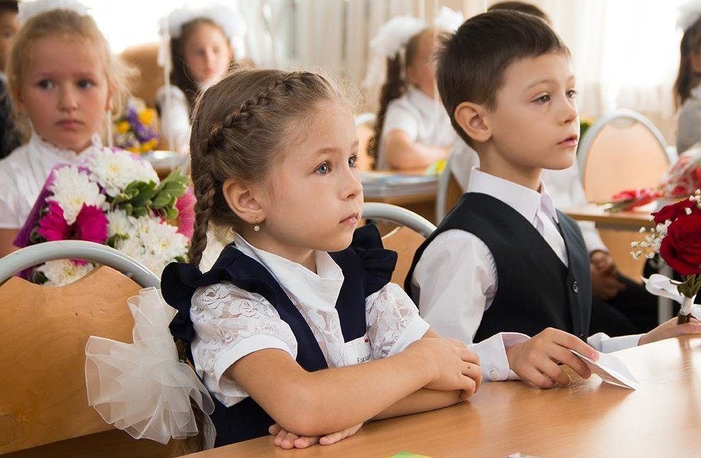 Первоклассникам из Костромской области дадут деньги к школе