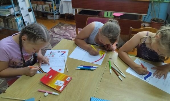 Дети из Костромской области написали письма бойцам СВО