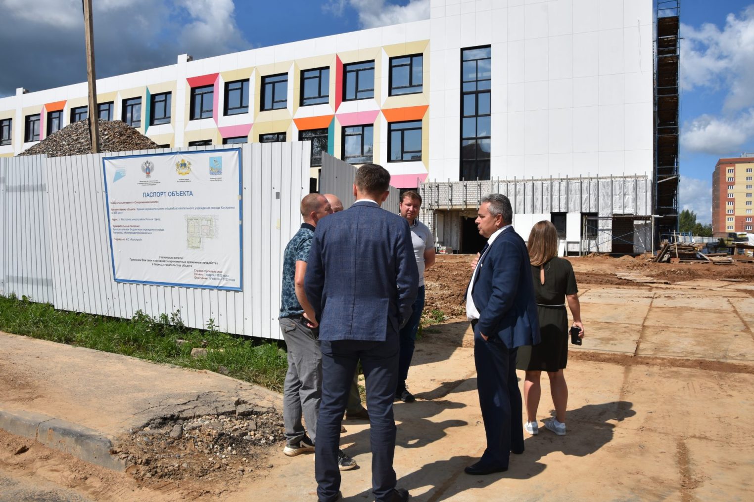 В Заволжском районе Костромы полным ходом идет возведение сразу двух школ