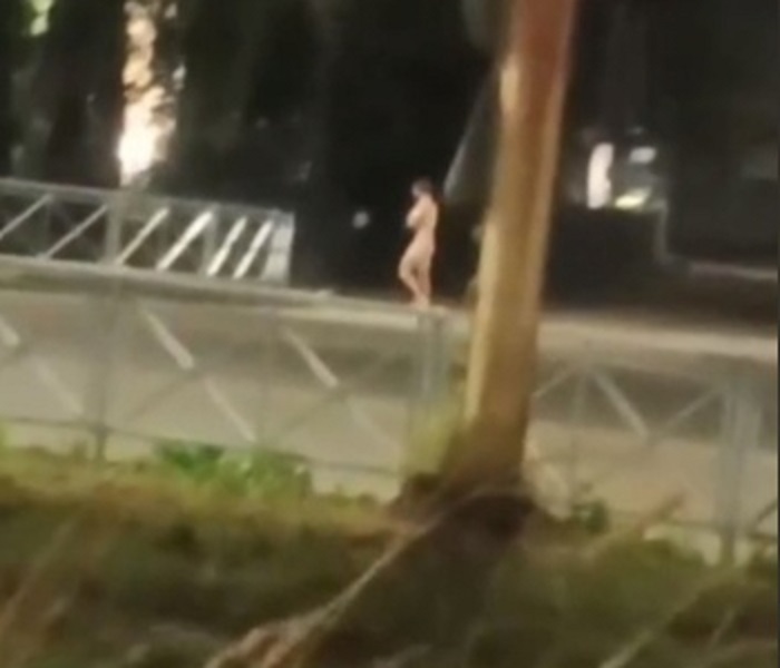 В Костроме бегал по улице голый человек