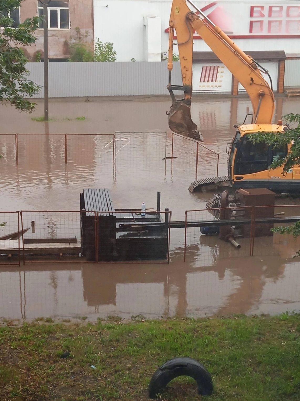 В Костроме потоп не стал ждать новой ливневой канализации на улице Димитрова
