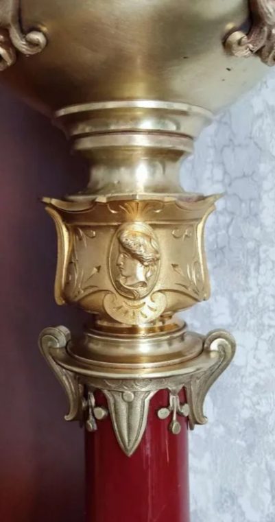 Метровая лампа царских времен обнаружена в Костроме