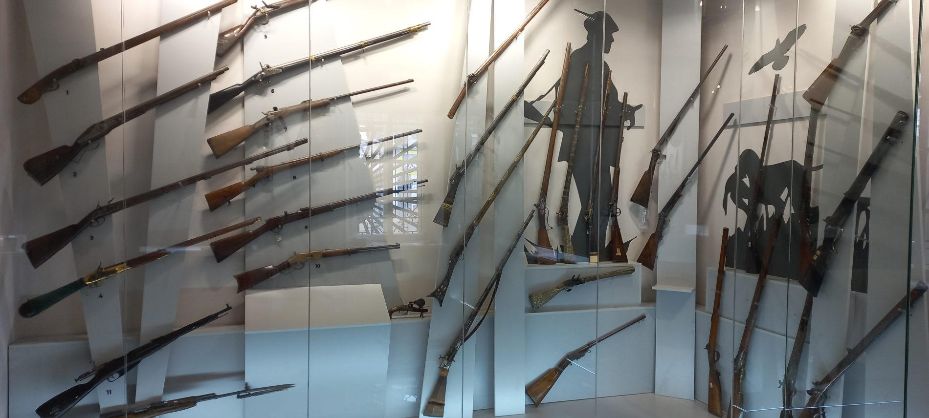 Револьвер Пушкина показали посетителям Костромского музея-заповедника