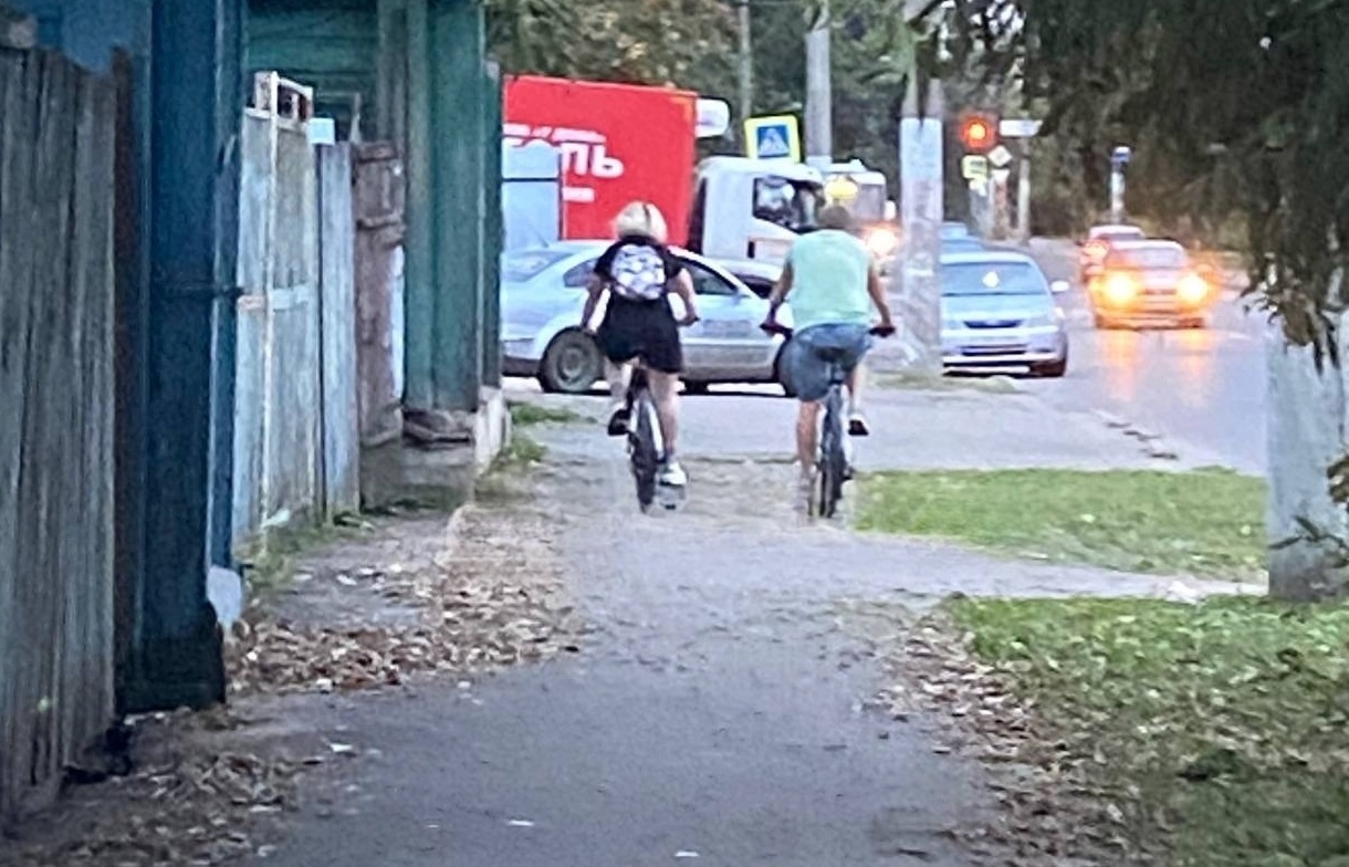 Костромичка написала заявление в полицию на велосипедистку за травму руки