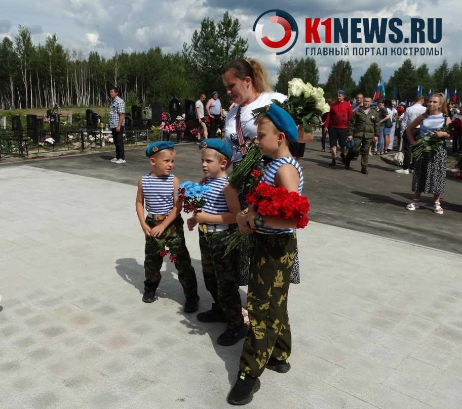 В День ВДВ в Костроме открыли памятник участникам СВО