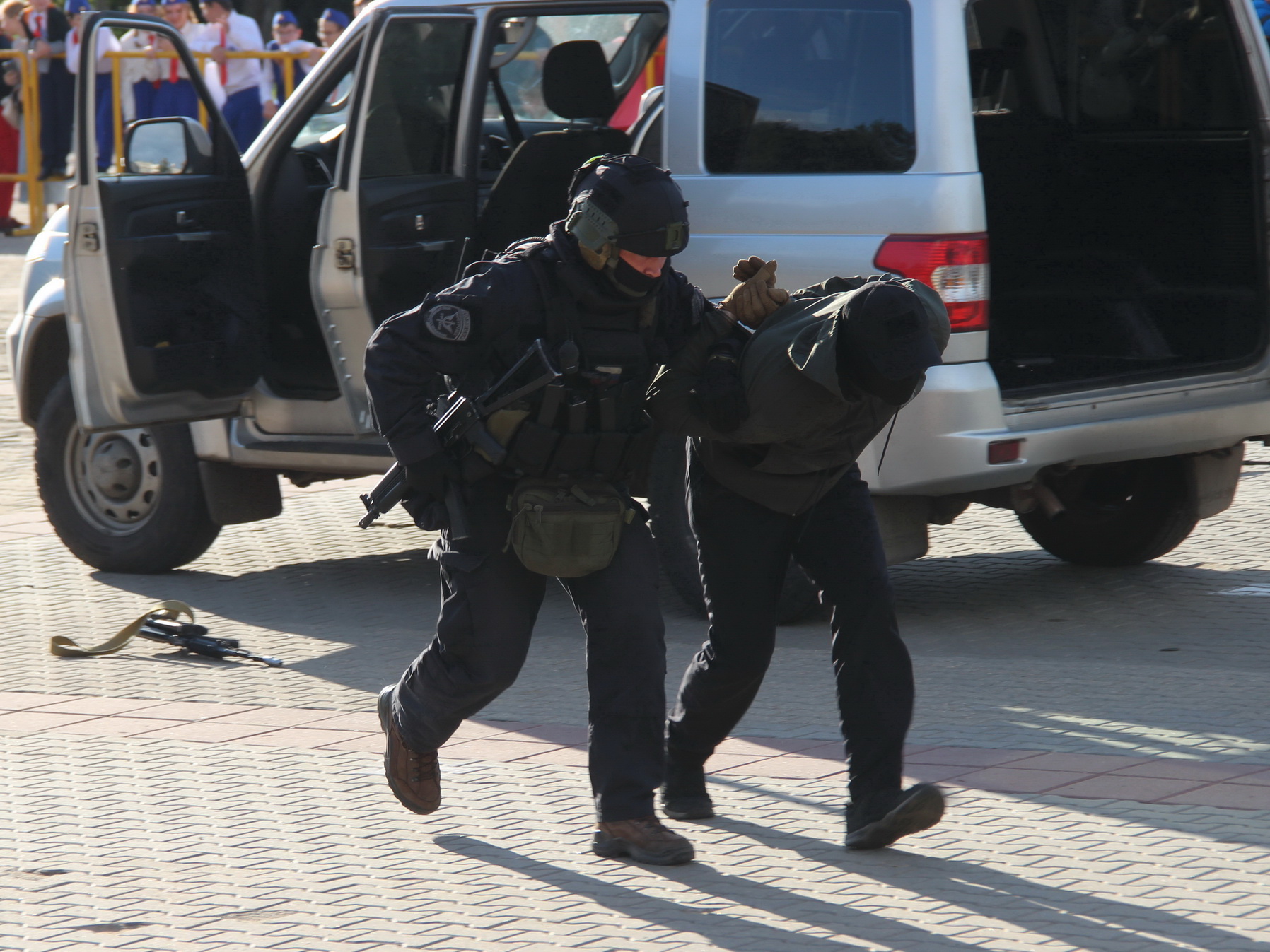 Полицейские в центре Костромы стреляли и бегали с собаками