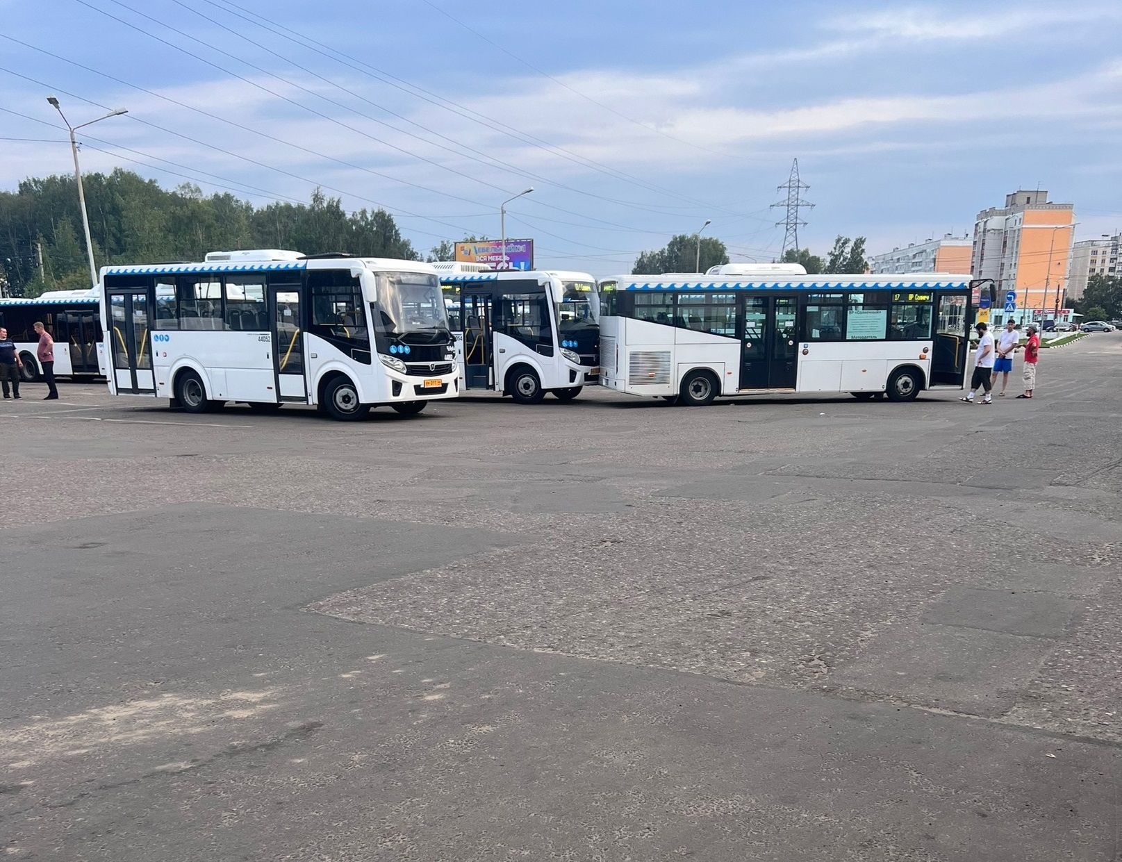 В Костроме два новых автобуса столкнулись на конечной остановке