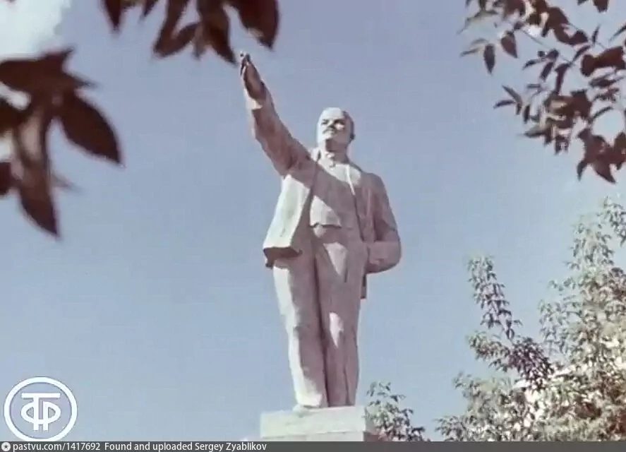Тина Канделаки нашла в Костроме самый несуразный памятник Ленину