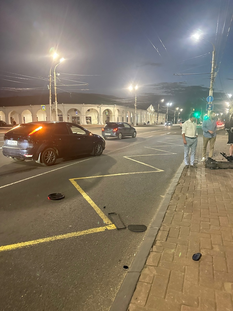 Подросток на самокате попал в аварию в центре Костромы